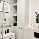 Apartment Stylish Retreat In A Lively Area Prague