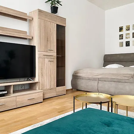 Stylish Retreat In A Lively Area * Prague