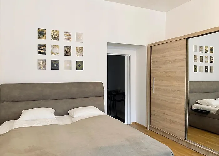 Stylish Retreat In A Lively Area Lägenhet Prag