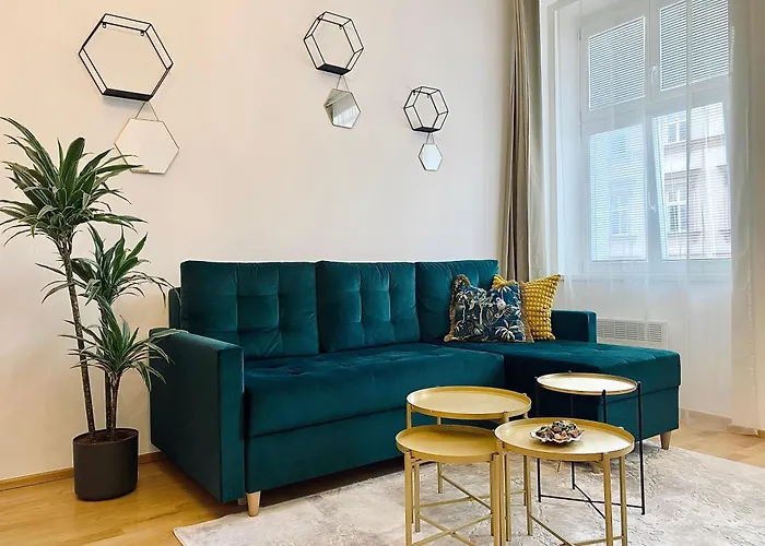 Stylish Retreat In A Lively Area Lägenhet Prag