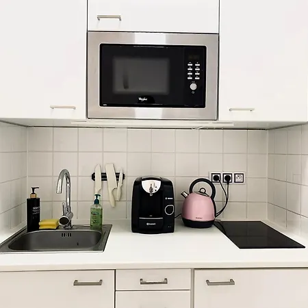 Stylish Retreat In A Lively Area Appartement *