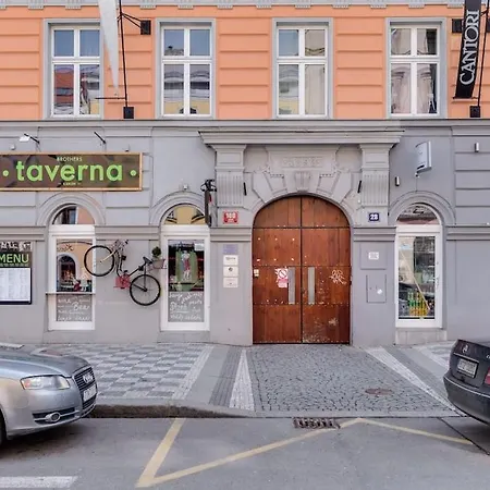 Daire Stylish Retreat In A Lively Area Prag